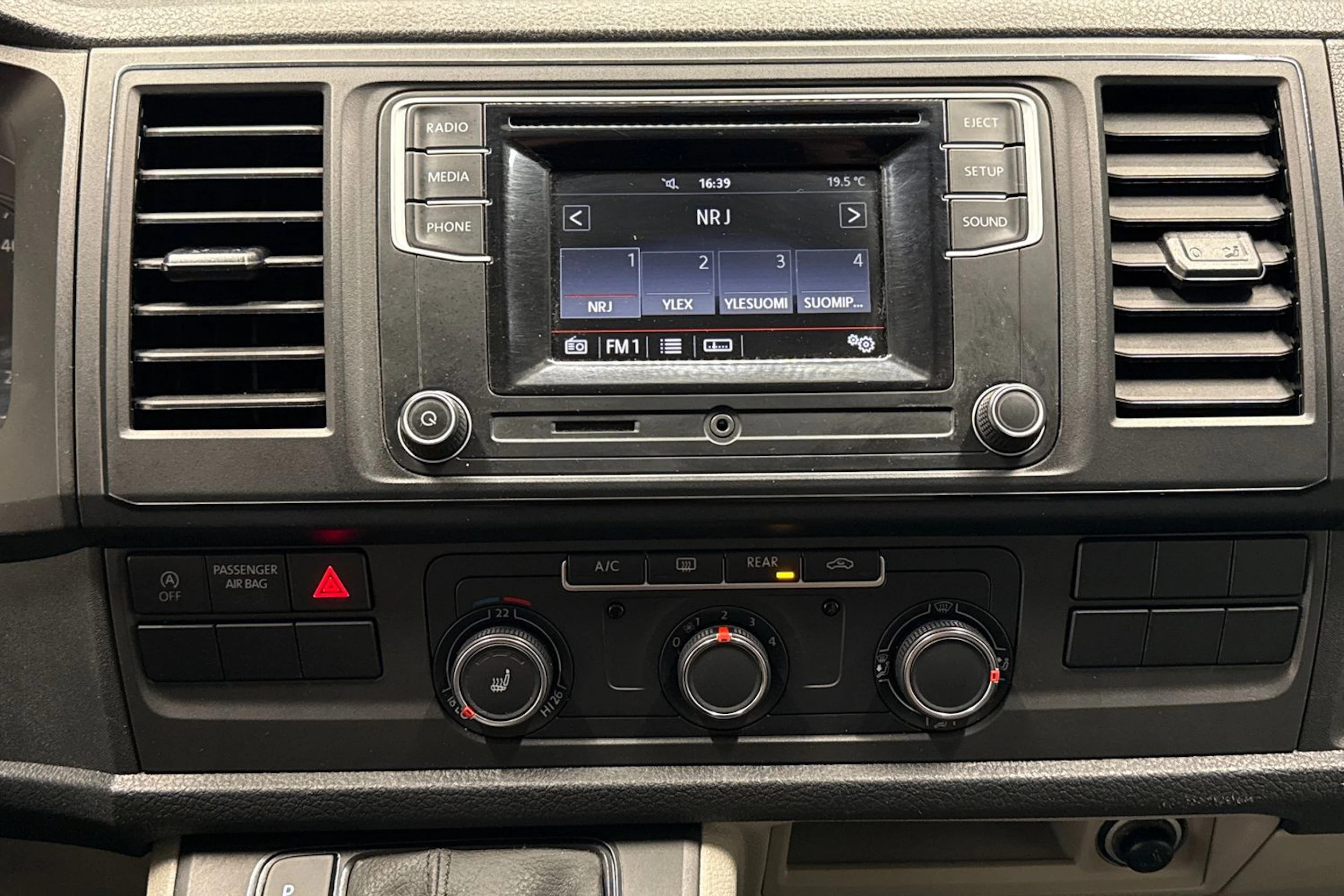 Valkoinen Volkswagen CARAVELLE 2019 kuva 17.