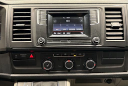 Valkoinen Volkswagen CARAVELLE 2019 kuva 17.