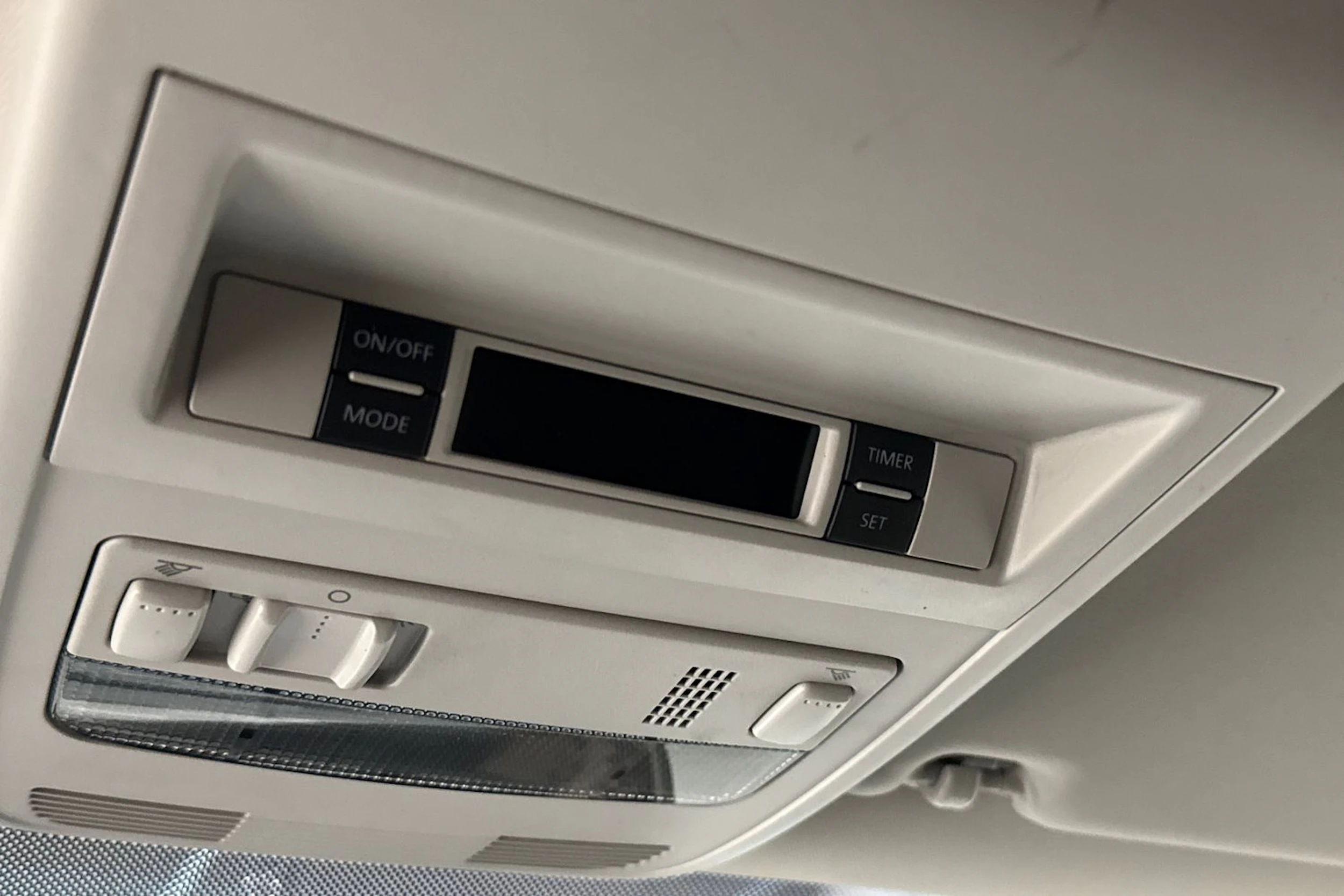 Valkoinen Volkswagen CARAVELLE 2019 kuva 19.