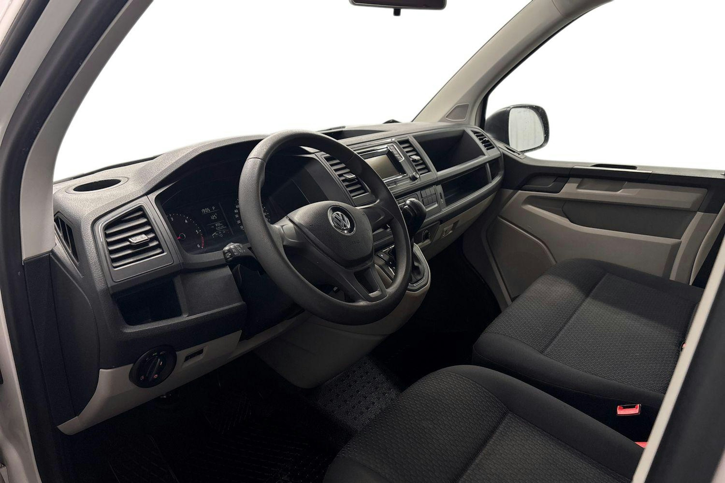 valkoinen Volkswagen Caravelle 2019 kuva 7.