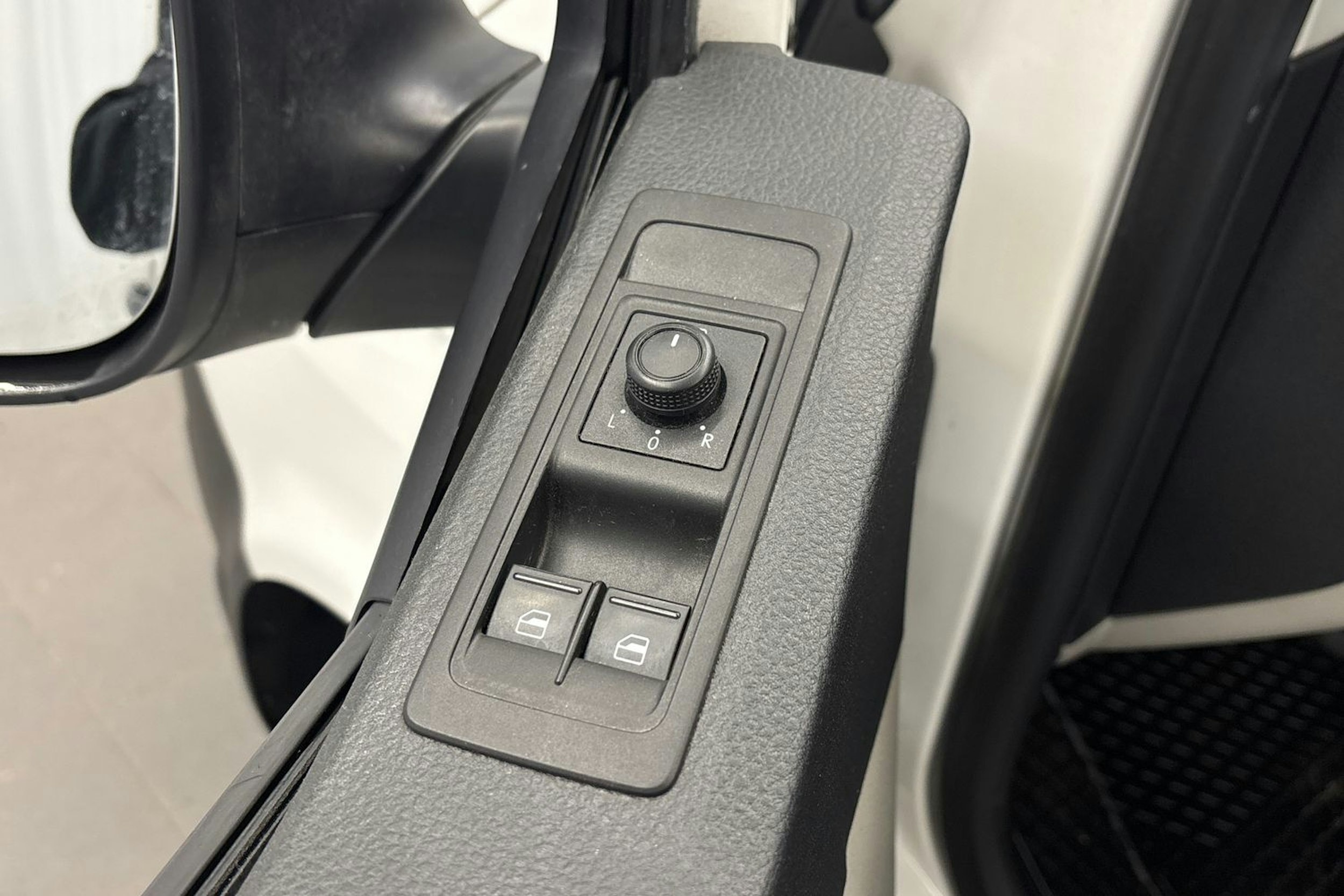 valkoinen Volkswagen Caravelle 2019 kuva 19.