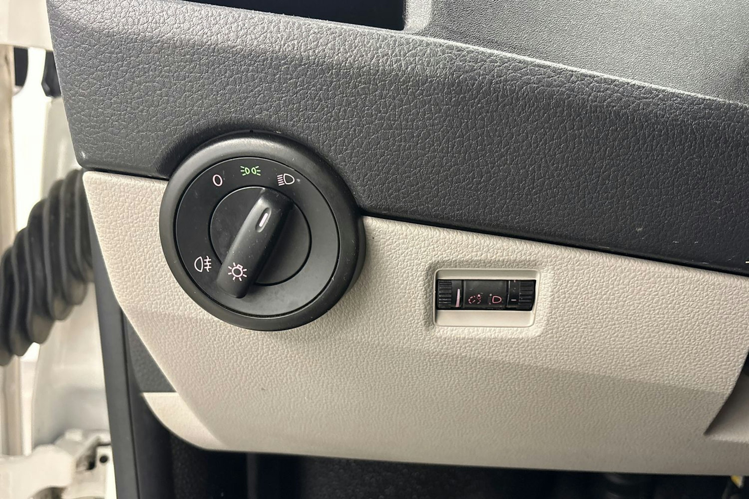 valkoinen Volkswagen Caravelle 2019 kuva 20.