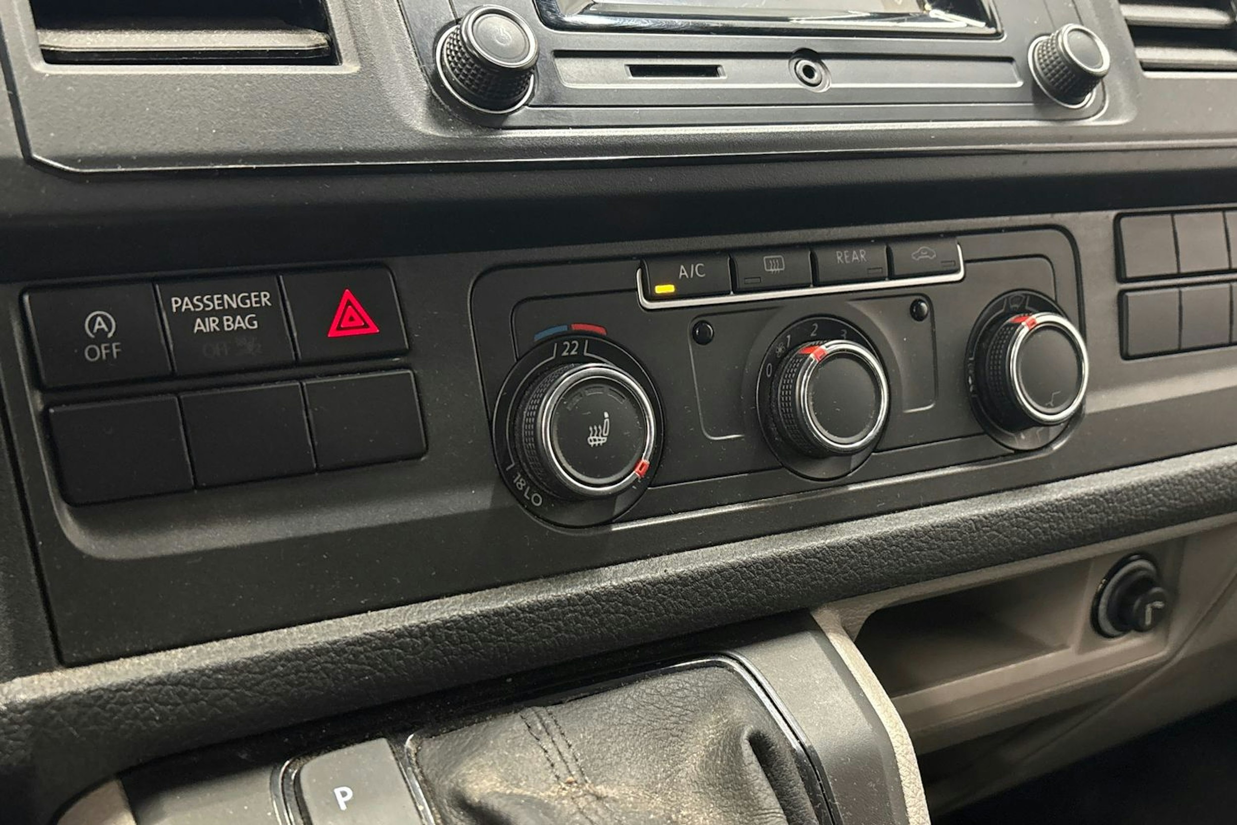 valkoinen Volkswagen Caravelle 2019 kuva 25.