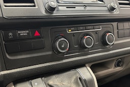 valkoinen Volkswagen Caravelle 2019 kuva 25.