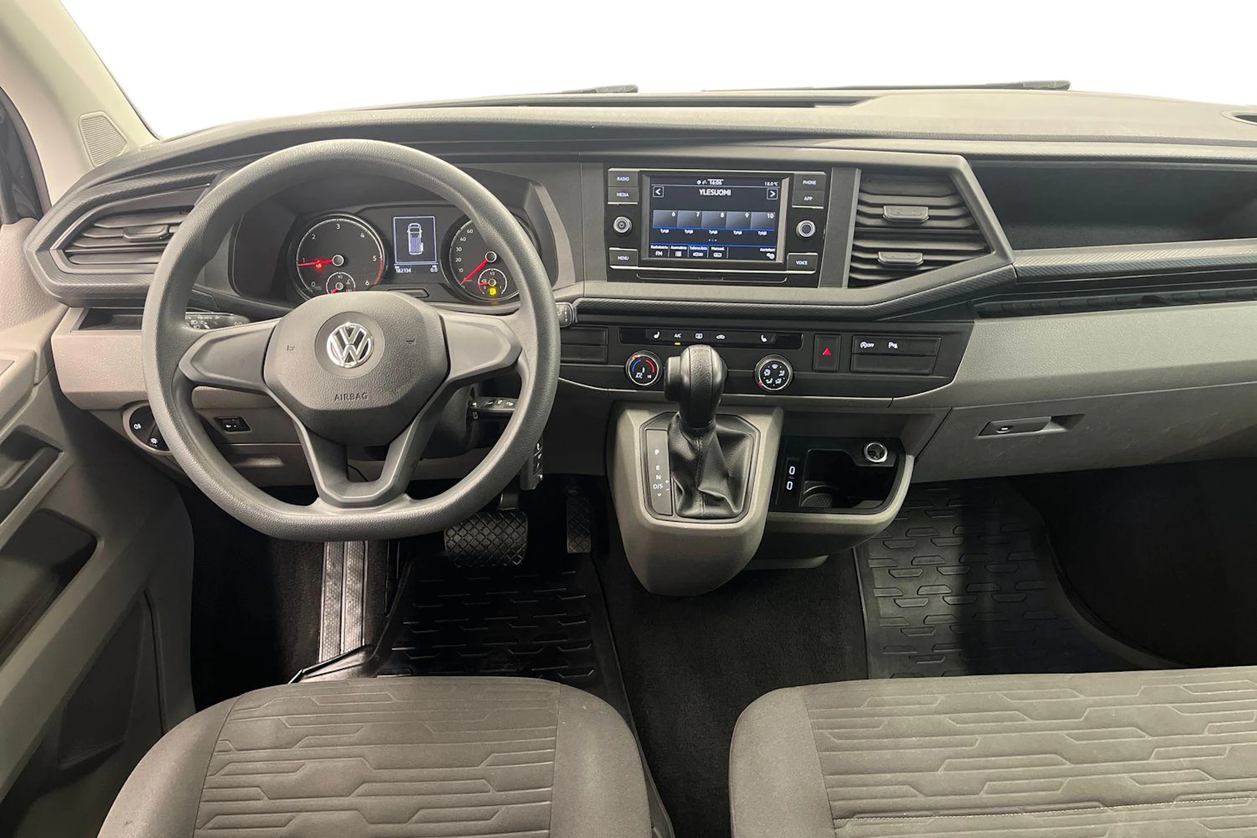 musta Volkswagen Caravelle 2020 kuva 9.