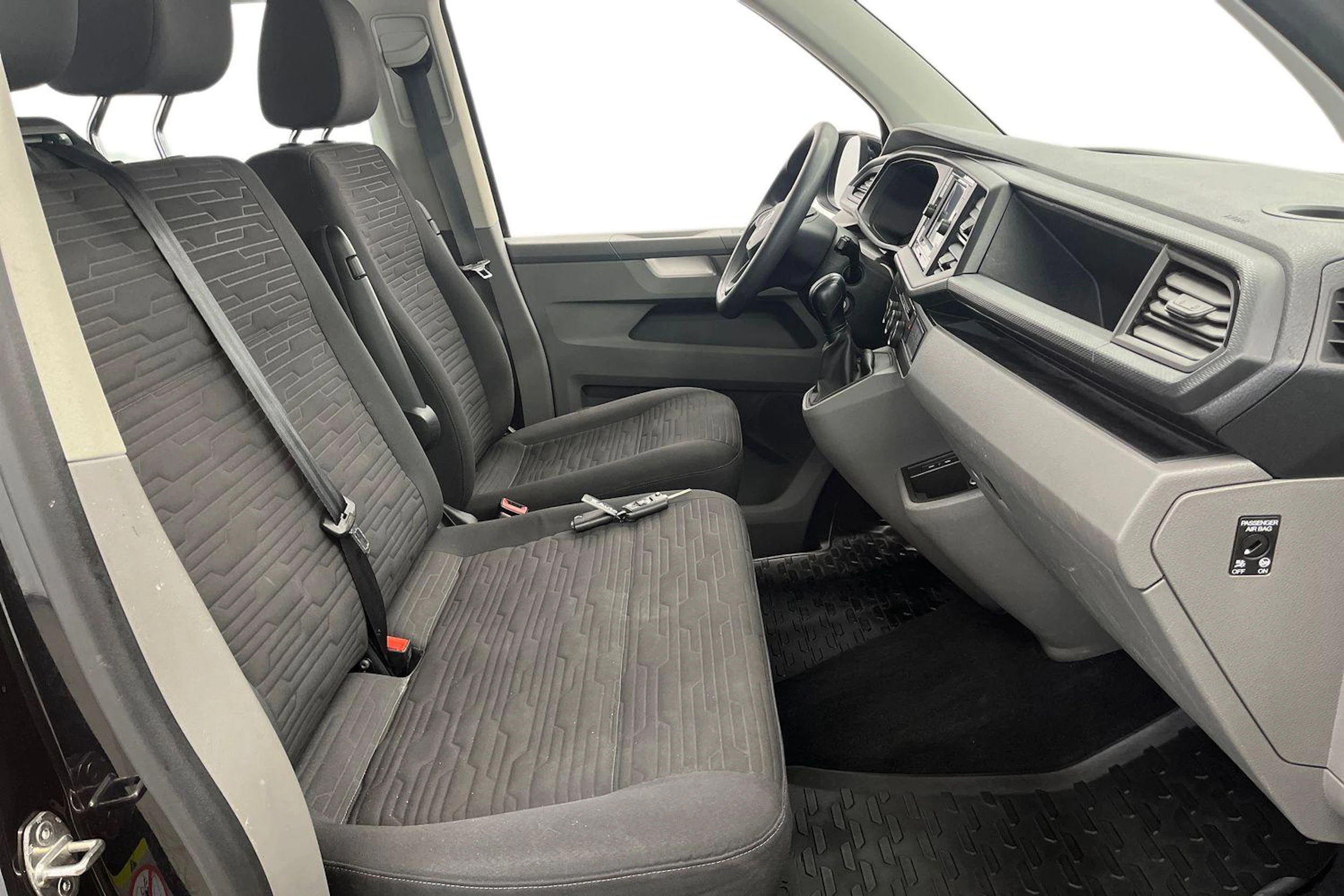 musta Volkswagen Caravelle 2020 kuva 11.