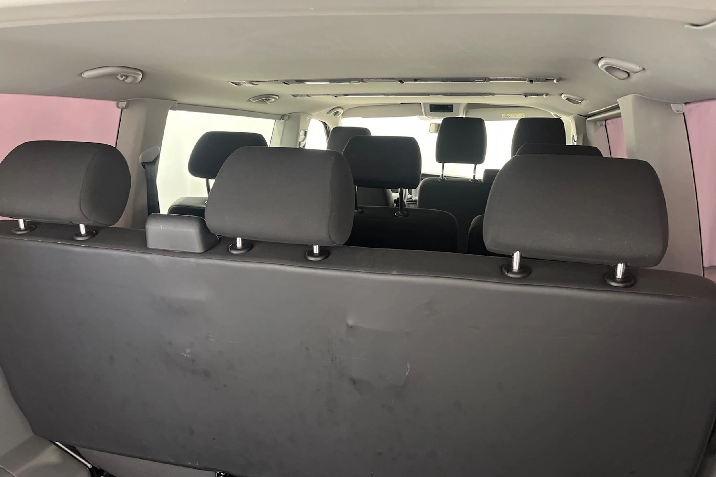 musta Volkswagen Caravelle 2020 kuva 16.