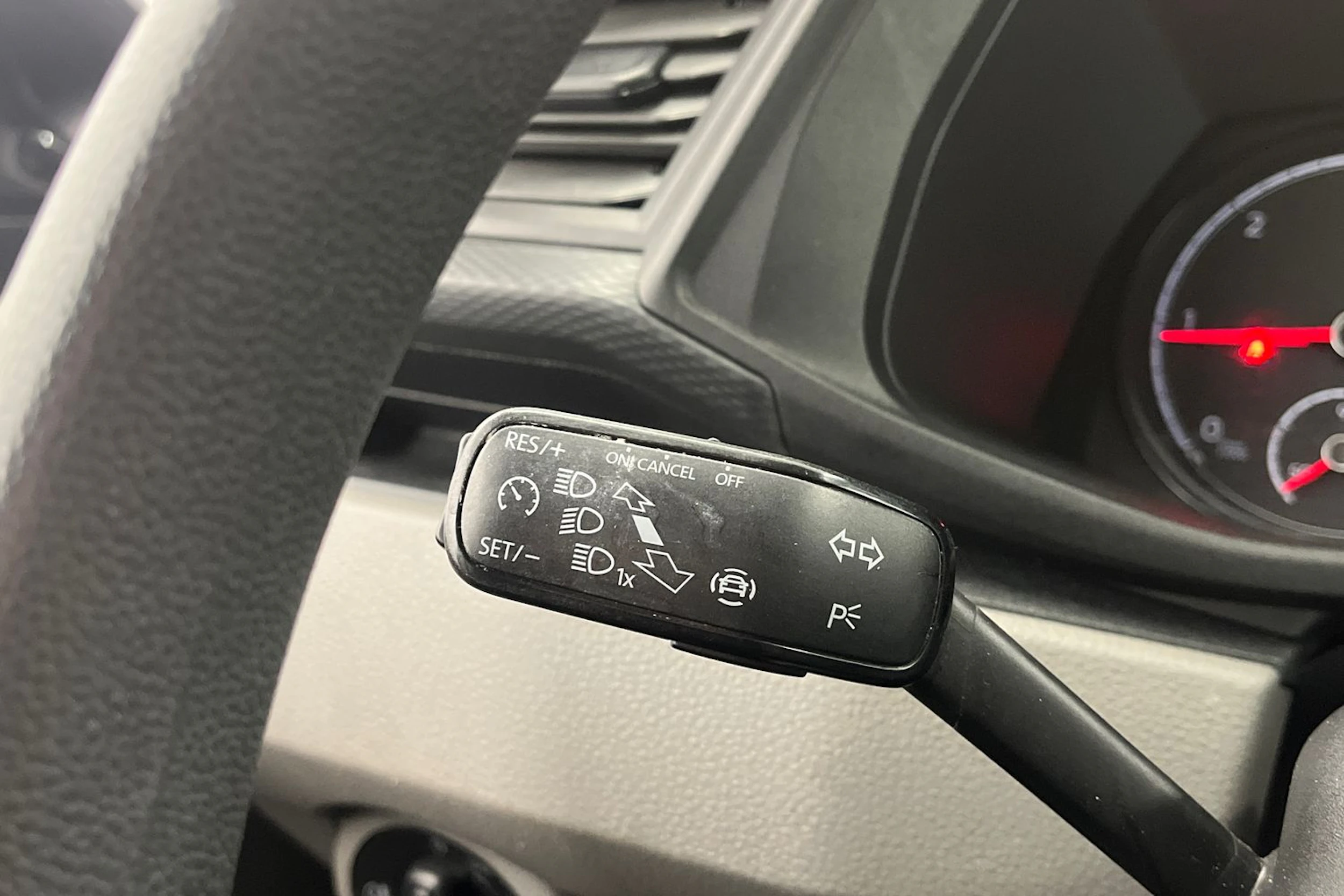 musta Volkswagen Caravelle 2020 kuva 25.