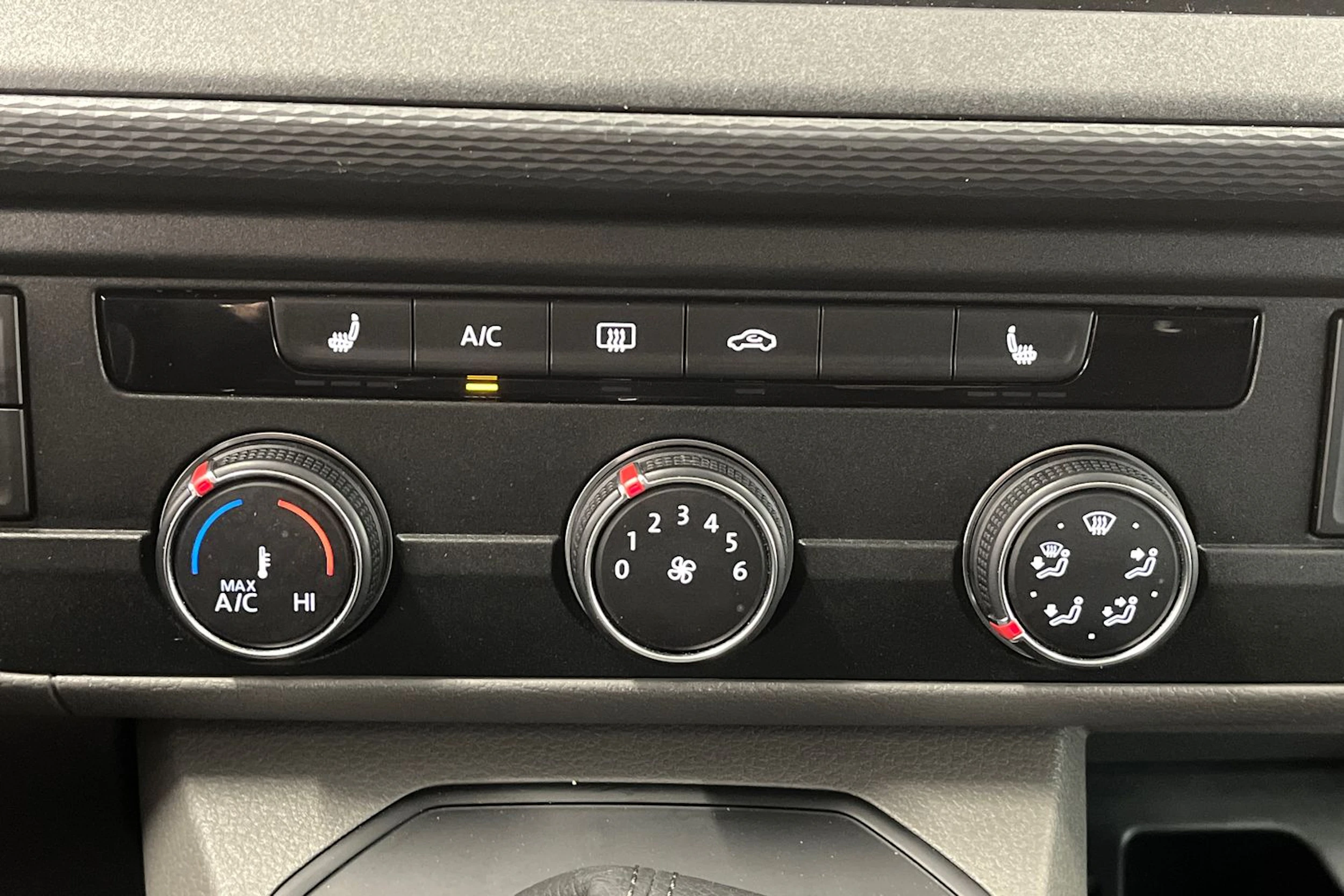 musta Volkswagen Caravelle 2020 kuva 26.