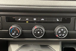 musta Volkswagen Caravelle 2020 kuva 26.