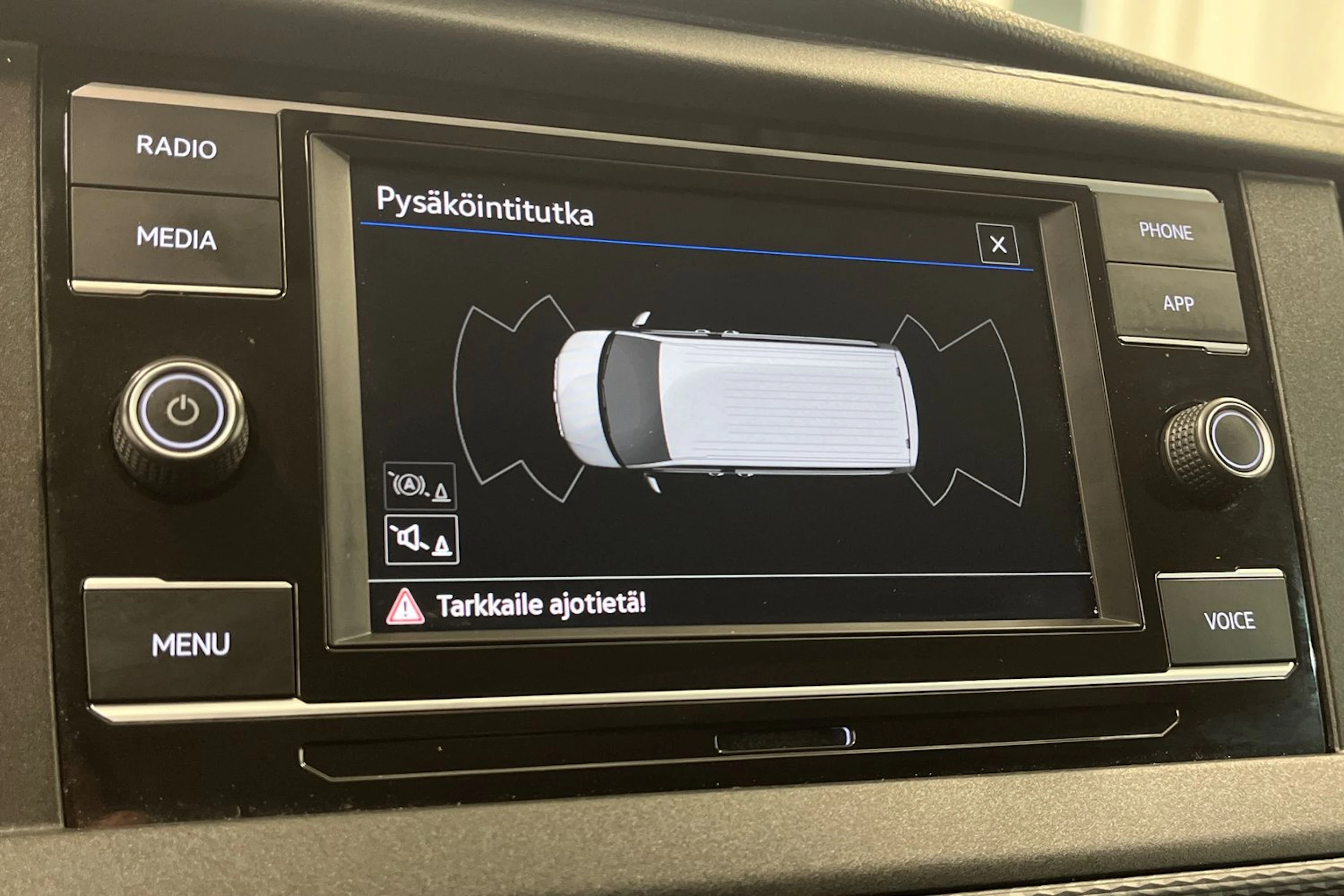 musta Volkswagen Caravelle 2020 kuva 31.