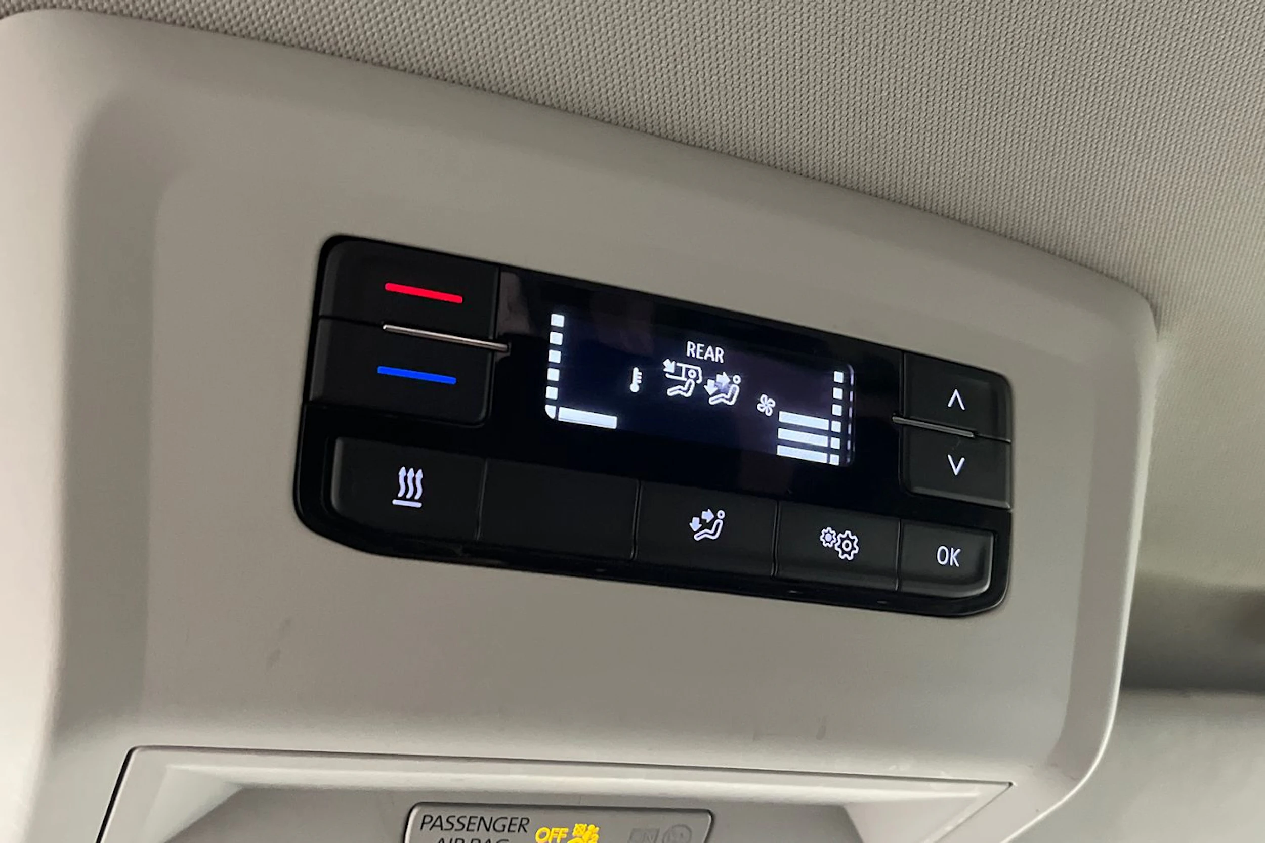 musta Volkswagen Caravelle 2020 kuva 32.