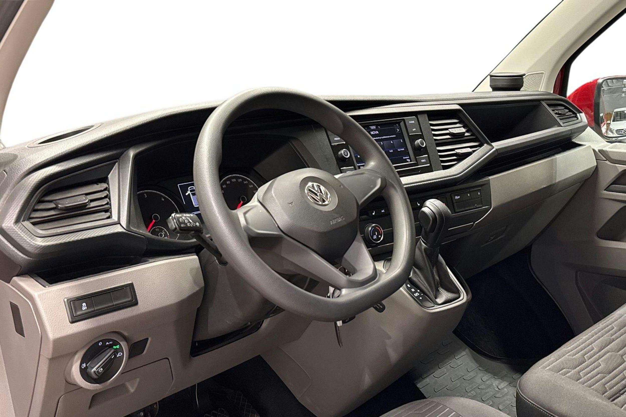 Punainen Volkswagen CARAVELLE 2020 kuva 7.