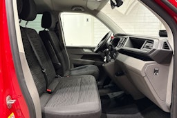 Punainen Volkswagen CARAVELLE 2020 kuva 13.