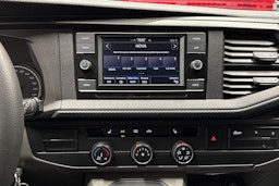 Punainen Volkswagen CARAVELLE 2020 kuva 17.