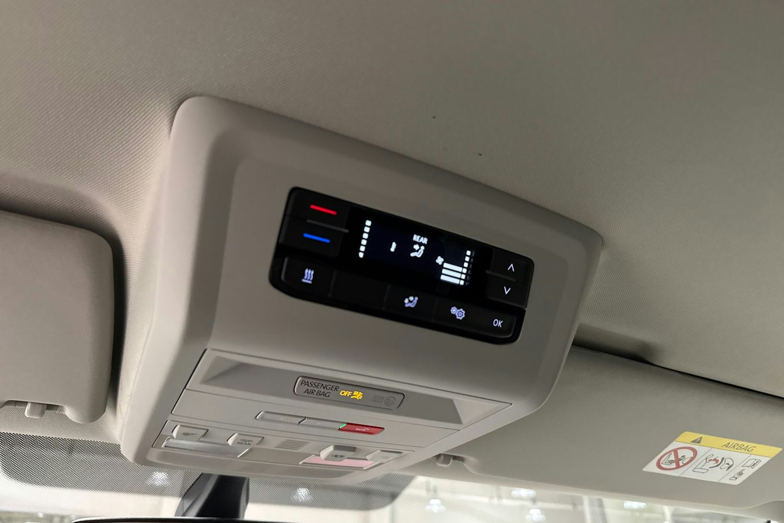 Punainen Volkswagen CARAVELLE 2020 kuva 18.