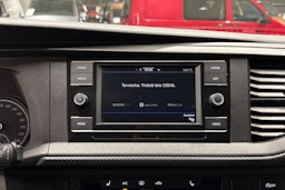 Punainen Volkswagen CARAVELLE 2020 kuva 19.