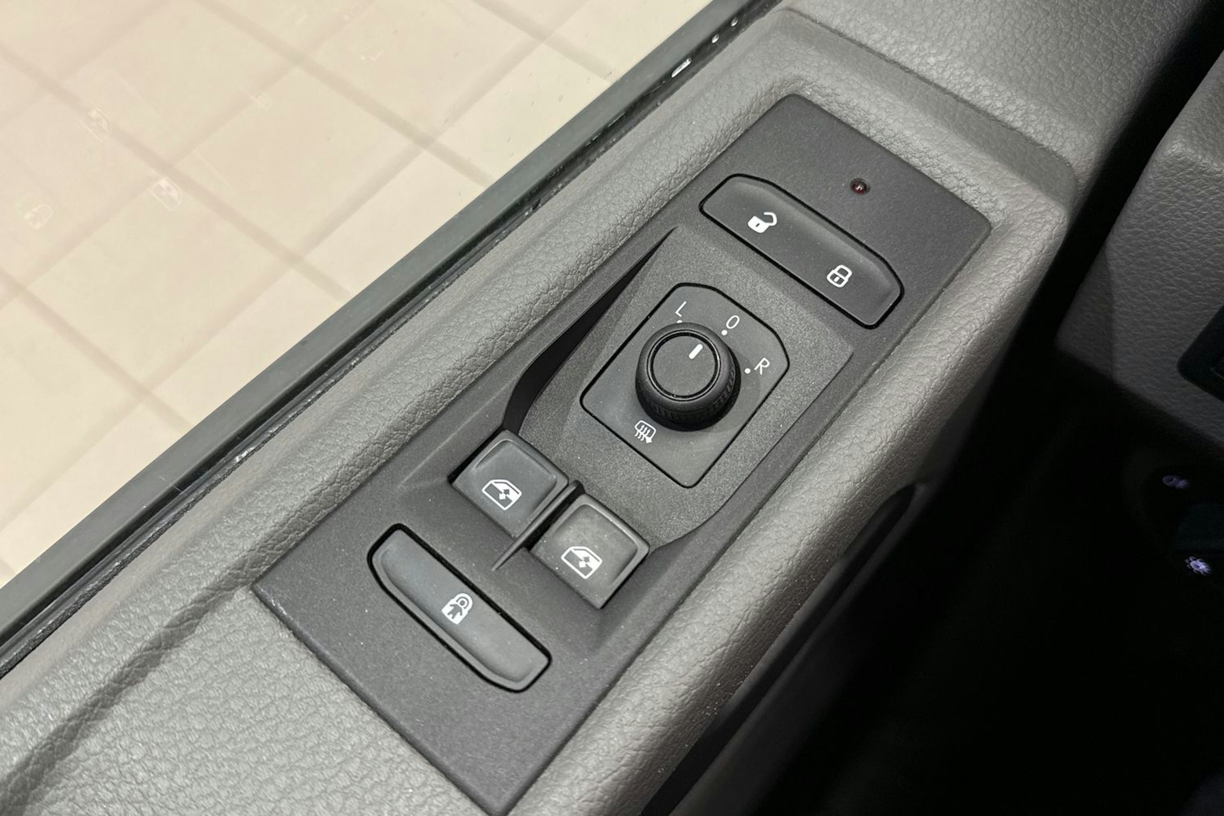 Punainen Volkswagen CARAVELLE 2020 kuva 21.