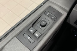 Punainen Volkswagen CARAVELLE 2020 kuva 21.