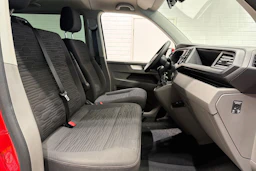 punainen Volkswagen Caravelle 2020 kuva 23.