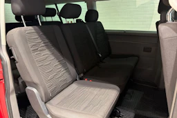 punainen Volkswagen Caravelle 2020 kuva 25.