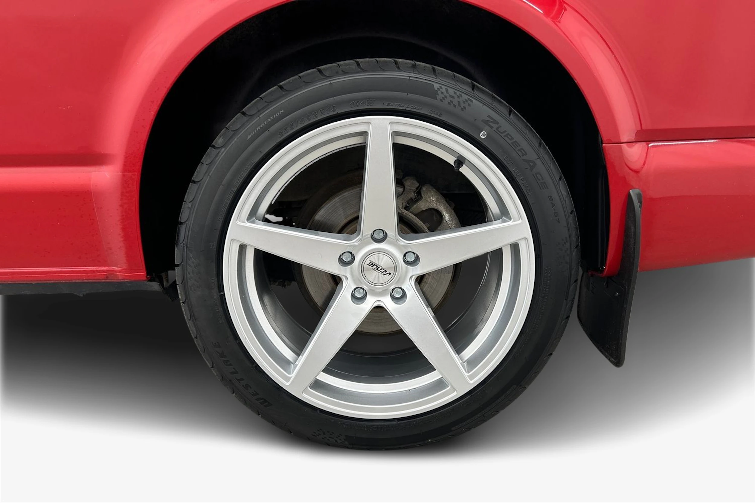 punainen Volkswagen Caravelle 2020 kuva 9.