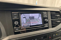 punainen Volkswagen Caravelle 2020 kuva 14.