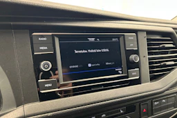 punainen Volkswagen Caravelle 2020 kuva 15.