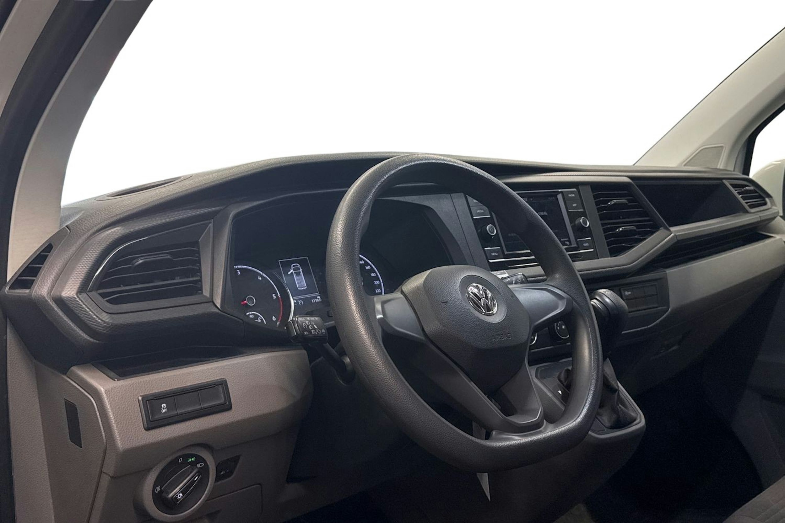 valkoinen Volkswagen Caravelle 2020 kuva 3.