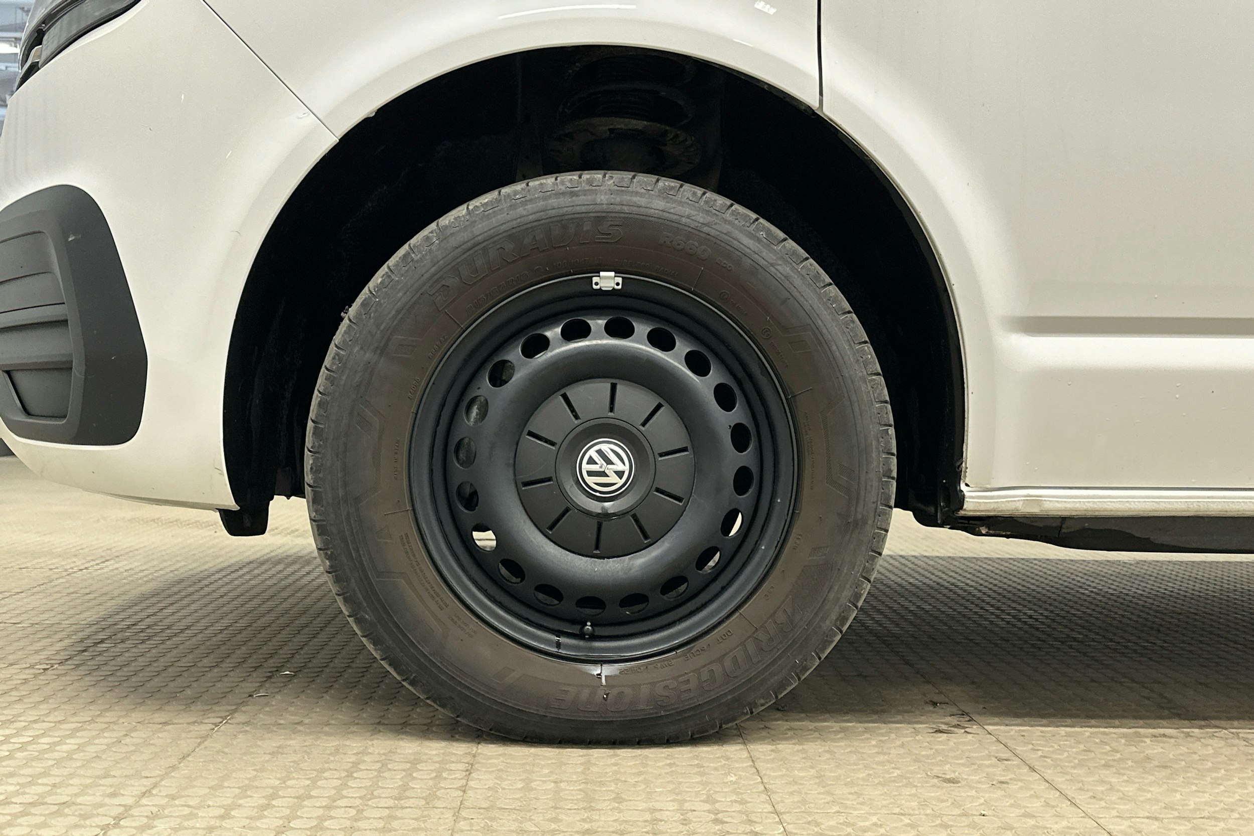 valkoinen Volkswagen Caravelle 2020 kuva 9.