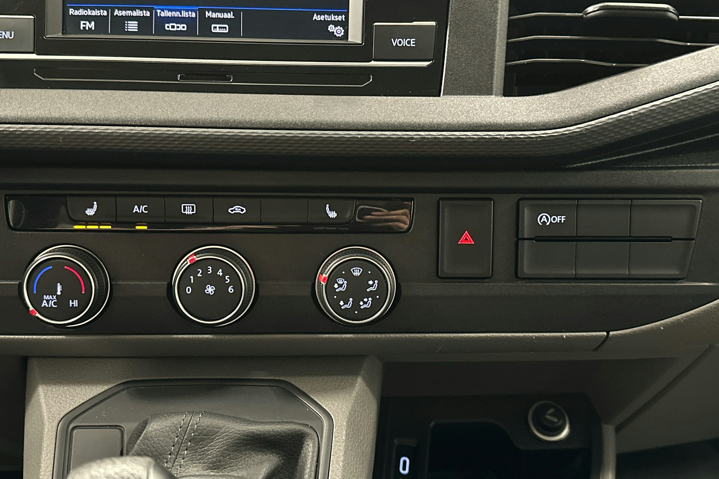 valkoinen Volkswagen Caravelle 2020 kuva 14.