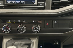 valkoinen Volkswagen Caravelle 2020 kuva 14.