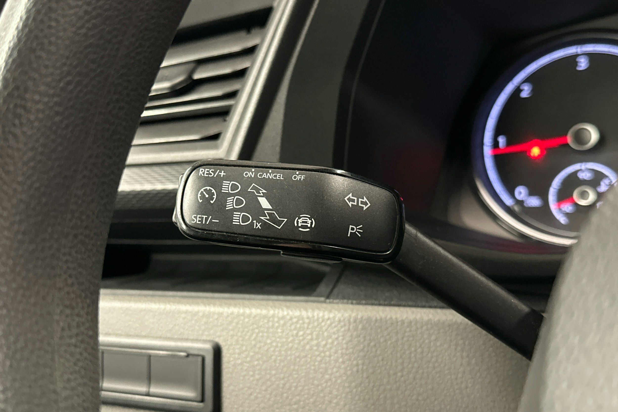 valkoinen Volkswagen Caravelle 2020 kuva 16.