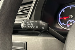 valkoinen Volkswagen Caravelle 2020 kuva 16.
