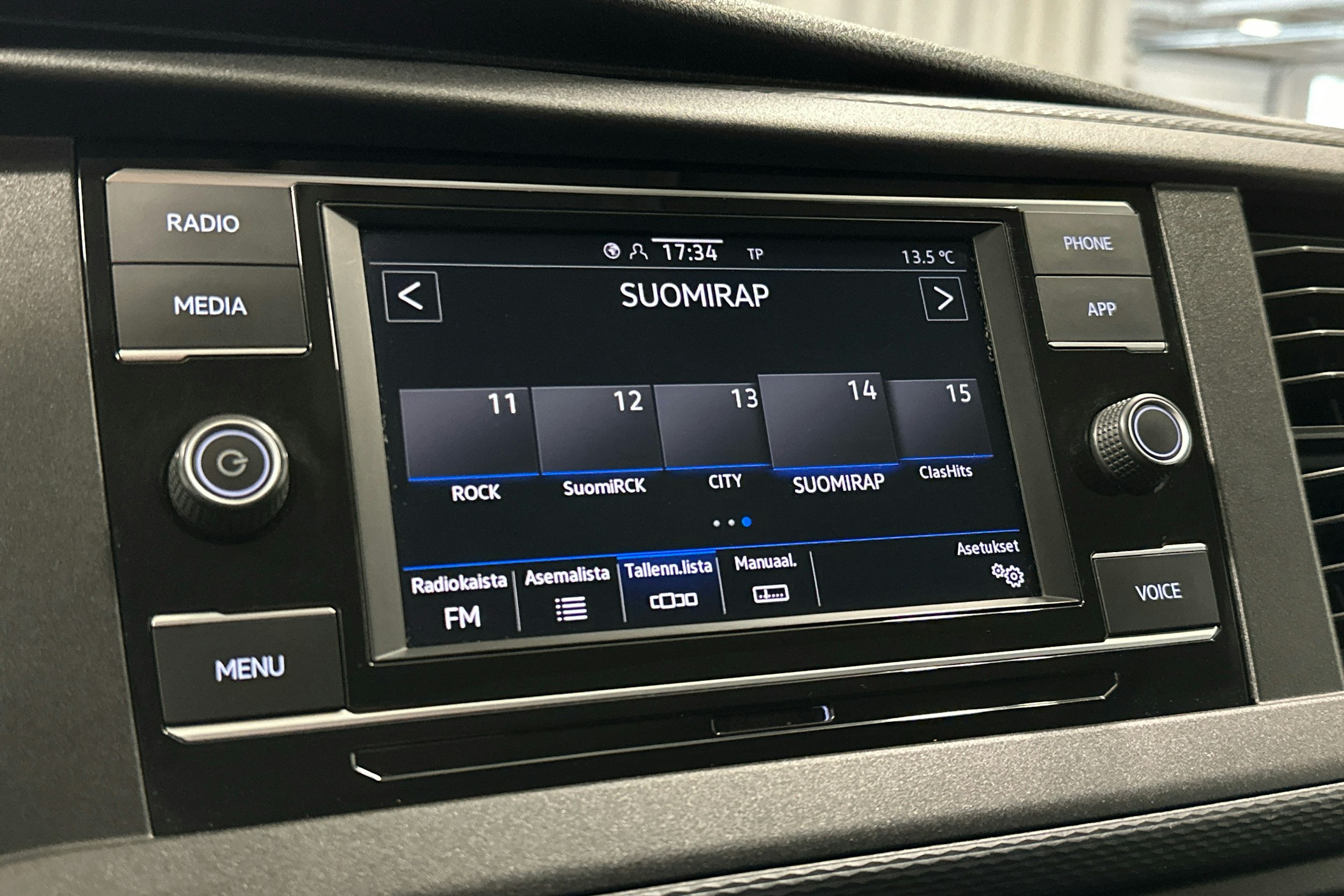 valkoinen Volkswagen Caravelle 2020 kuva 17.