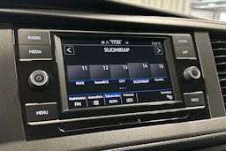 valkoinen Volkswagen Caravelle 2020 kuva 17.