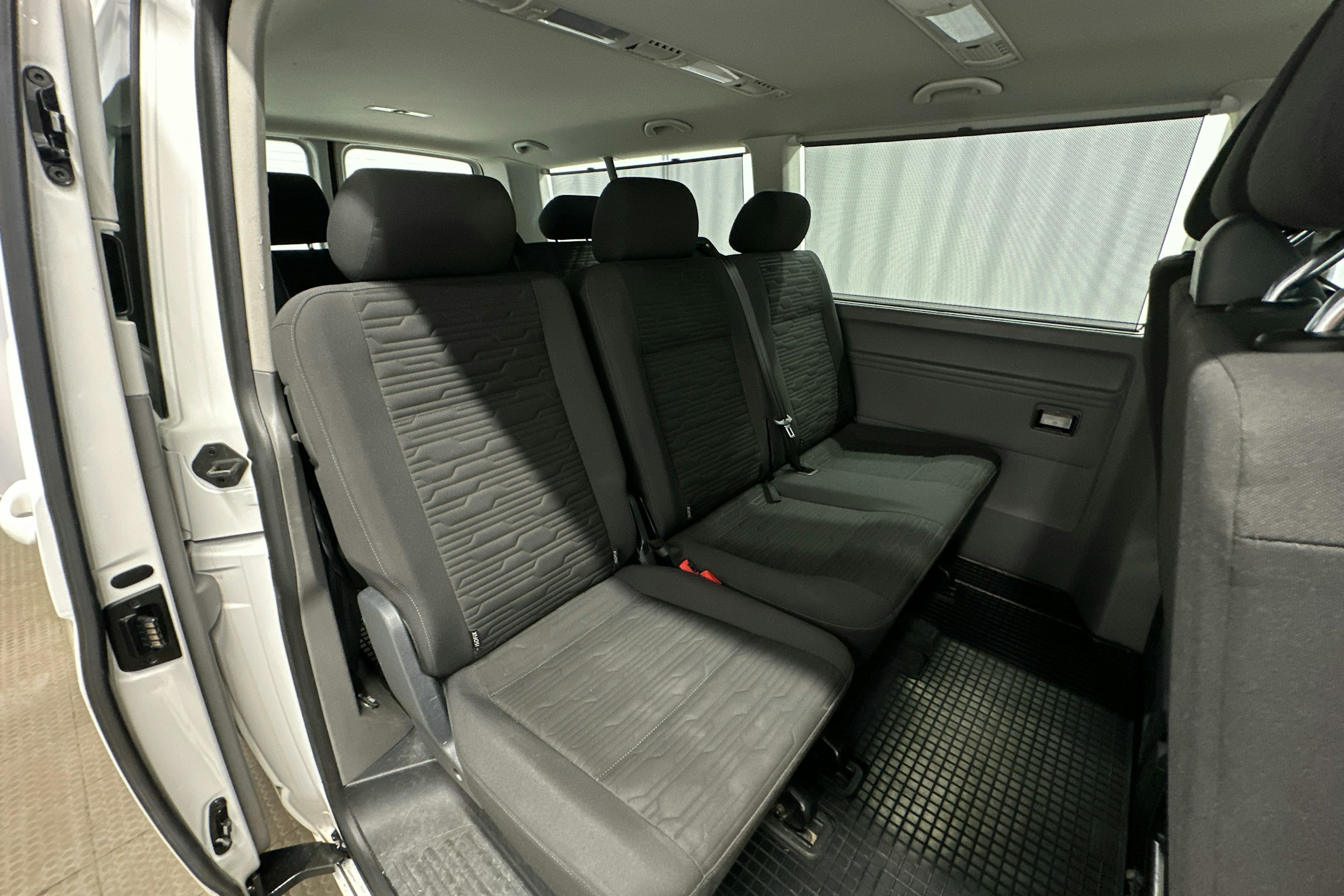 valkoinen Volkswagen Caravelle 2020 kuva 22.