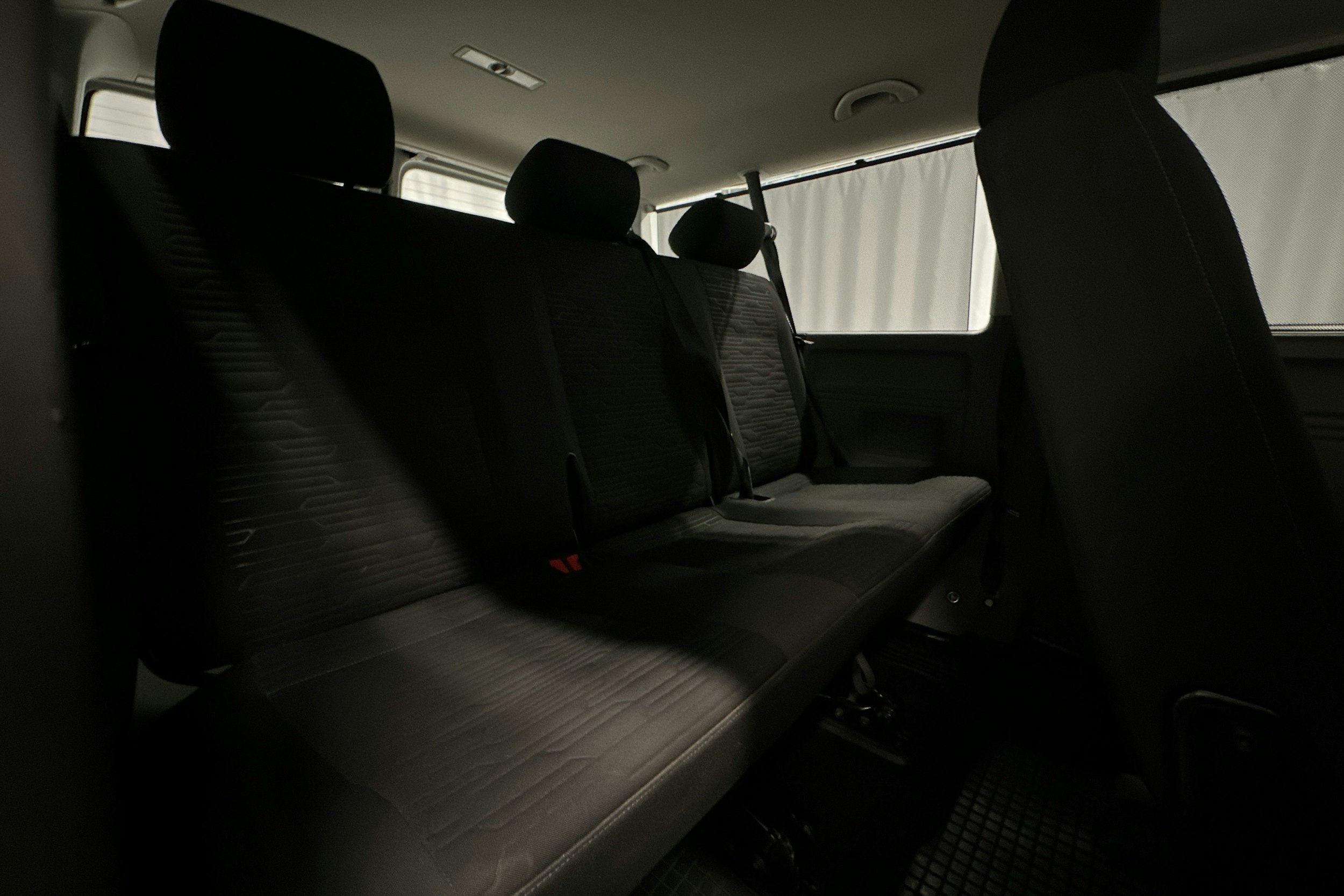 valkoinen Volkswagen Caravelle 2020 kuva 23.