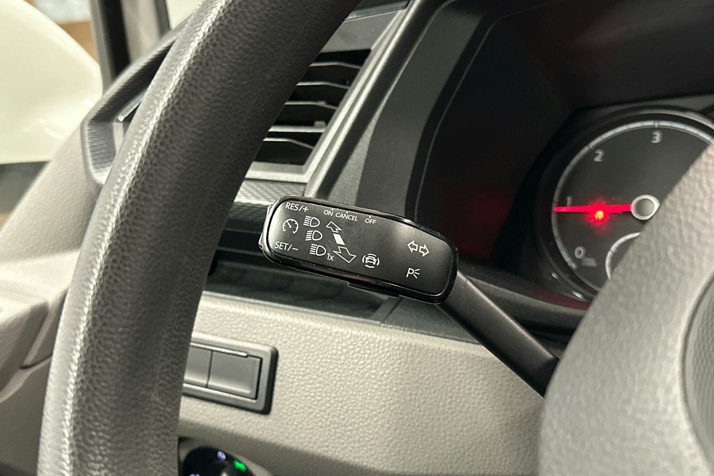 valkoinen Volkswagen Caravelle 2020 kuva 7.