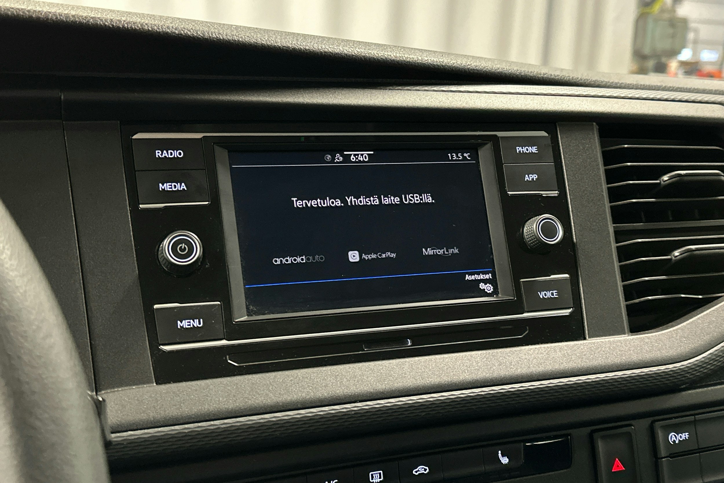 valkoinen Volkswagen Caravelle 2020 kuva 10.