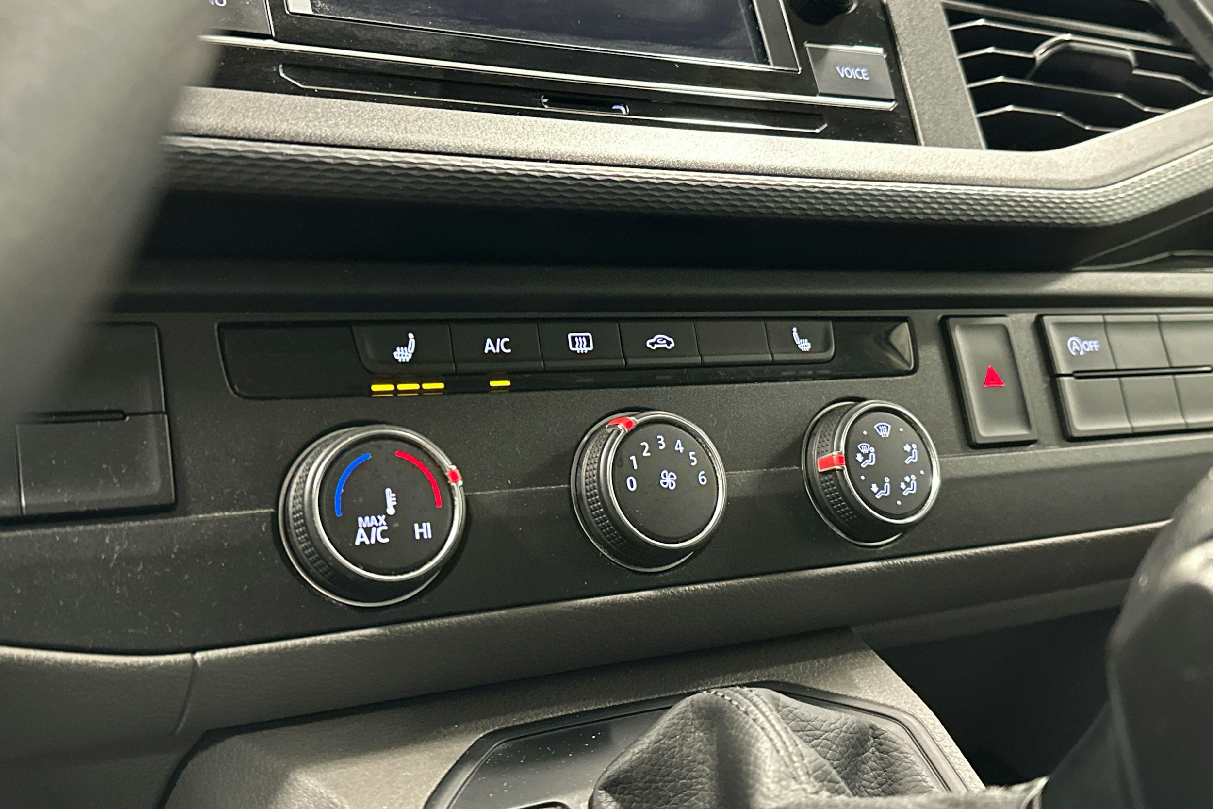 valkoinen Volkswagen Caravelle 2020 kuva 12.
