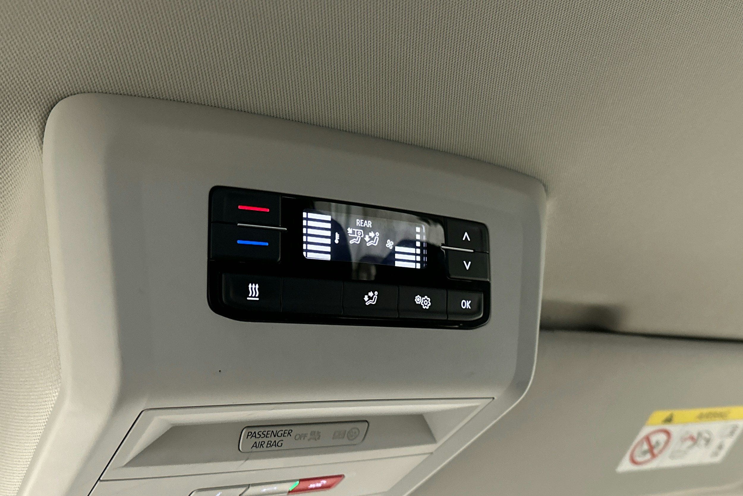 valkoinen Volkswagen Caravelle 2020 kuva 13.
