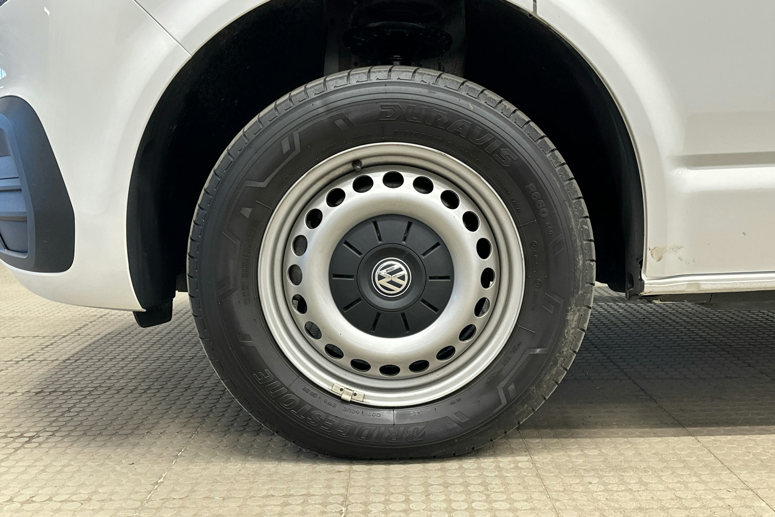 valkoinen Volkswagen Caravelle 2020 kuva 18.