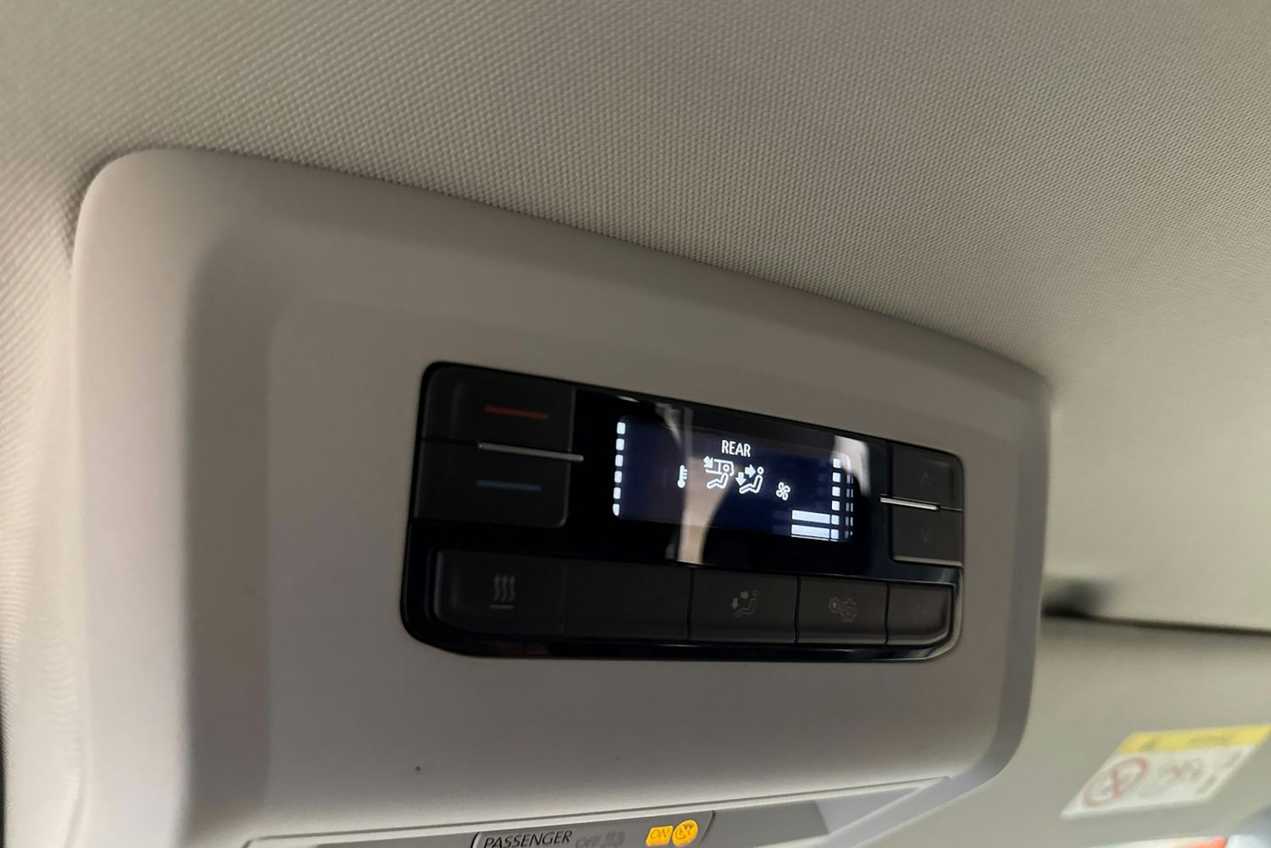 valkoinen Volkswagen Caravelle 2020 kuva 22.