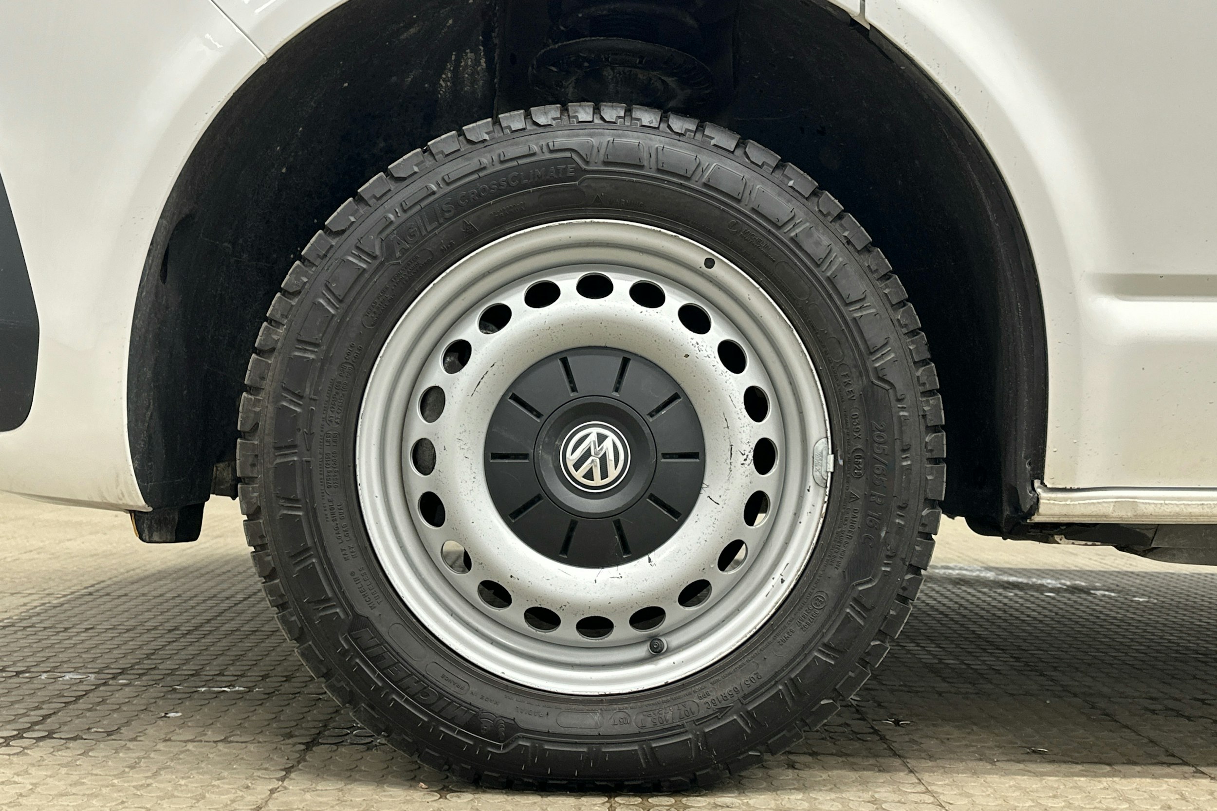 valkoinen Volkswagen Caravelle 2020 kuva 9.
