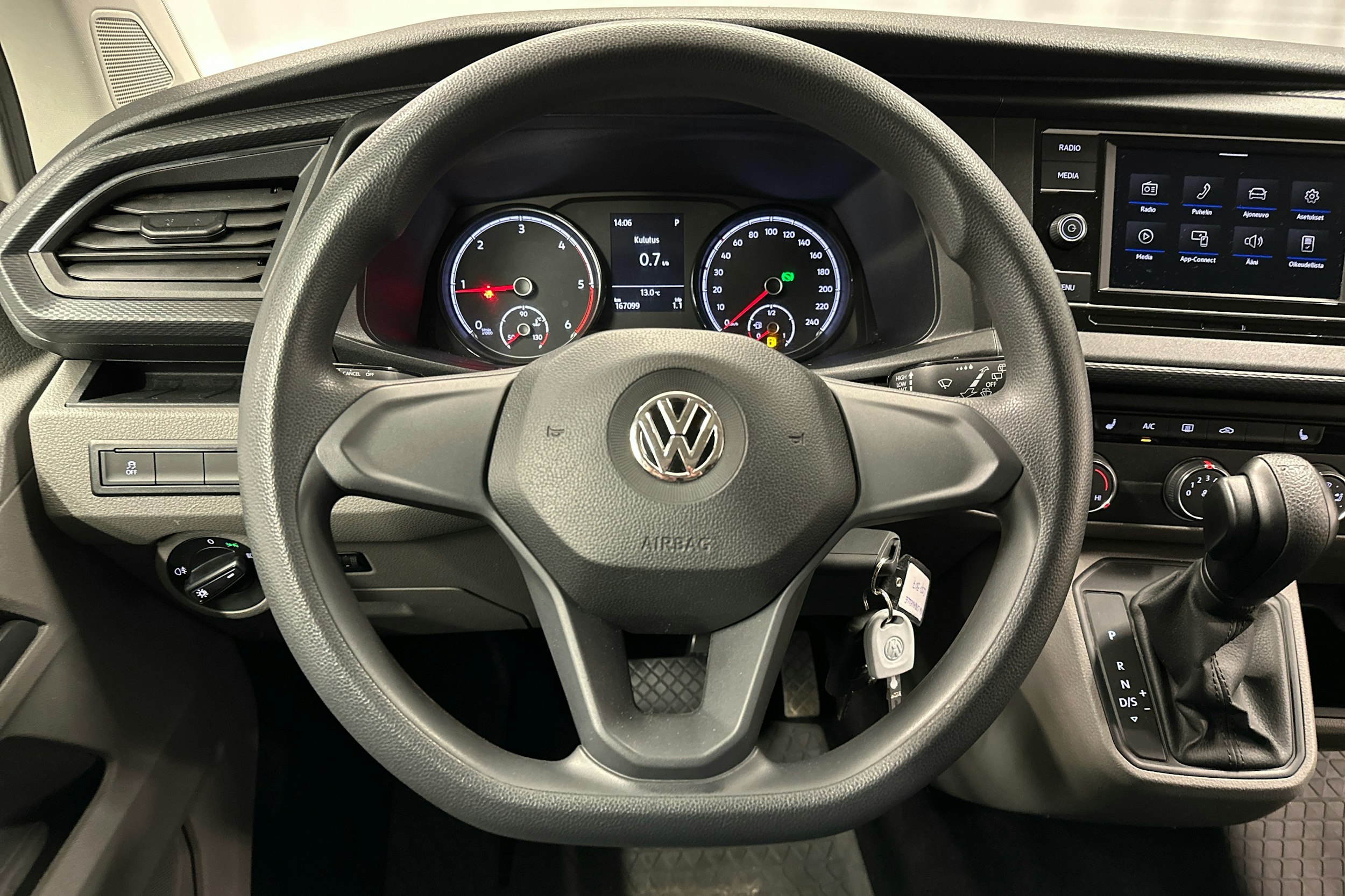 valkoinen Volkswagen Caravelle 2020 kuva 11.
