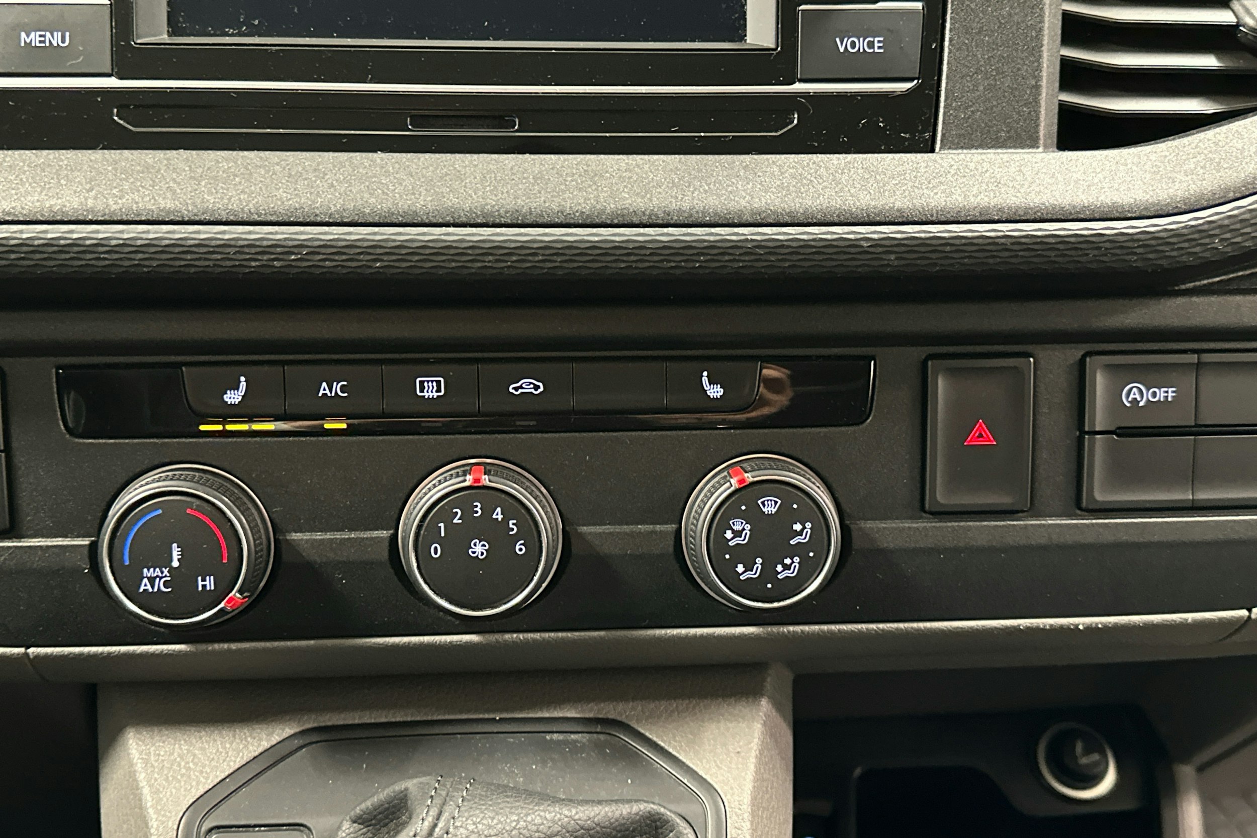 valkoinen Volkswagen Caravelle 2020 kuva 14.