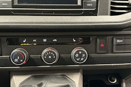 valkoinen Volkswagen Caravelle 2020 kuva 14.