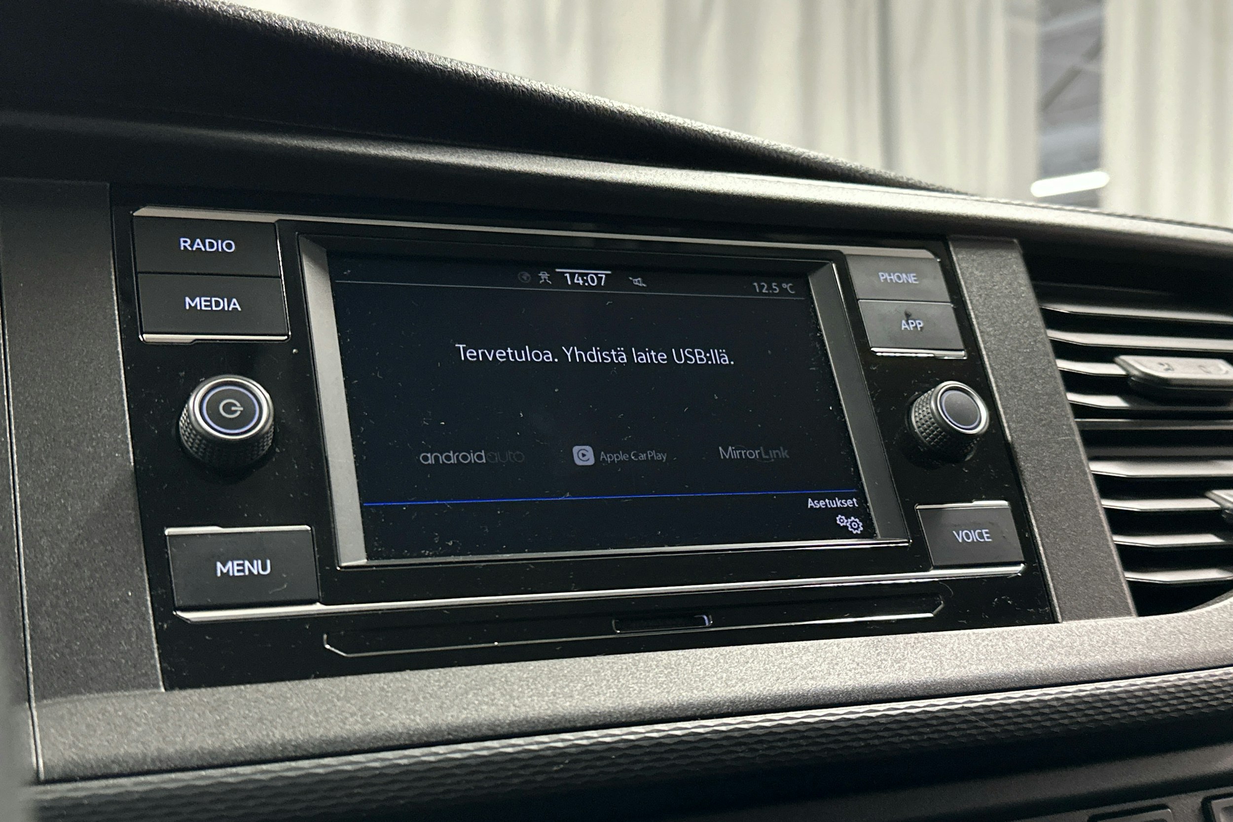 valkoinen Volkswagen Caravelle 2020 kuva 16.