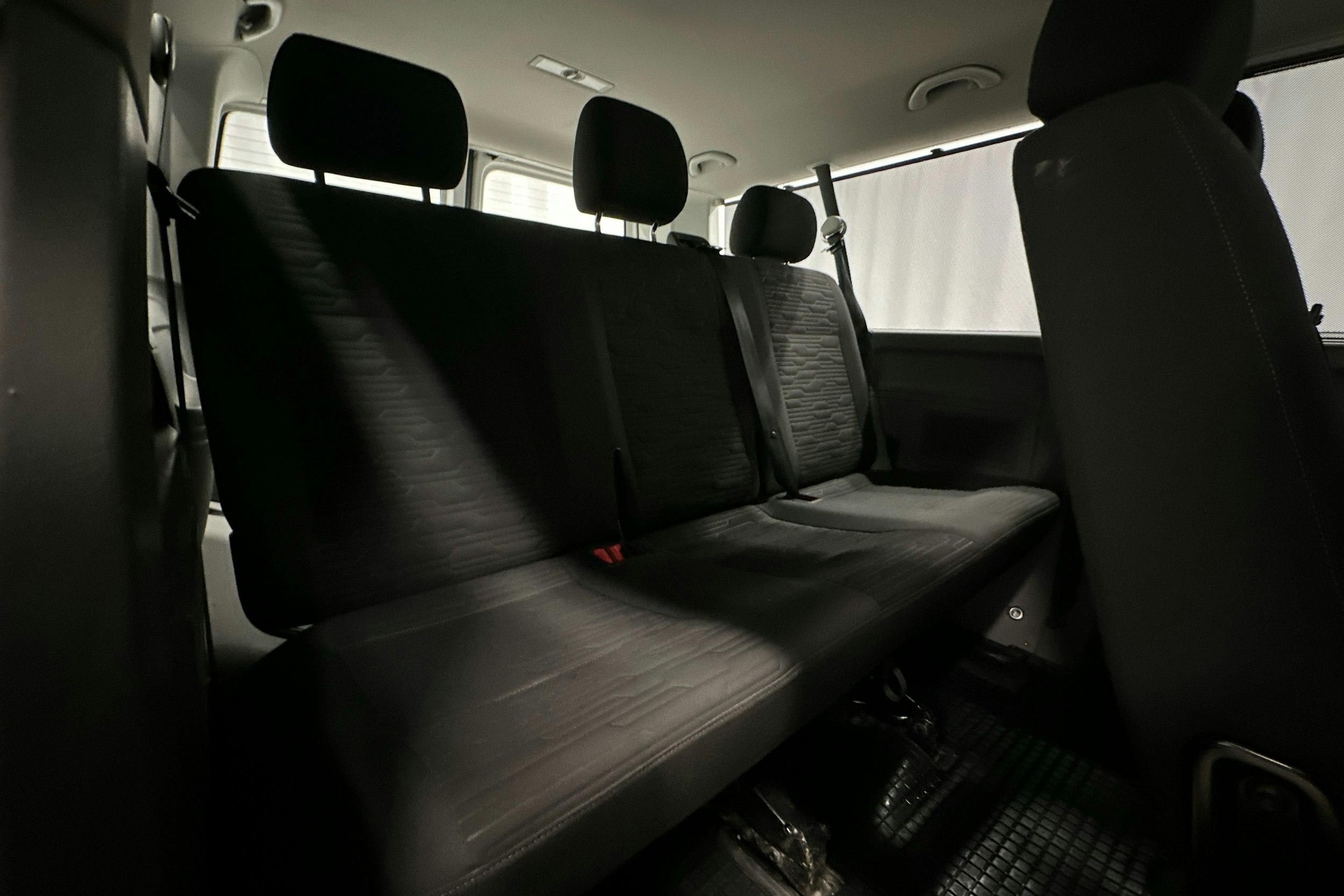 valkoinen Volkswagen Caravelle 2020 kuva 19.
